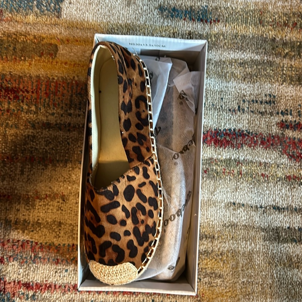 New in box size 8.5 leopard suede espadrilles